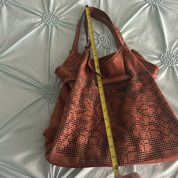 Leather shoulder bag - Picture 2 of 7